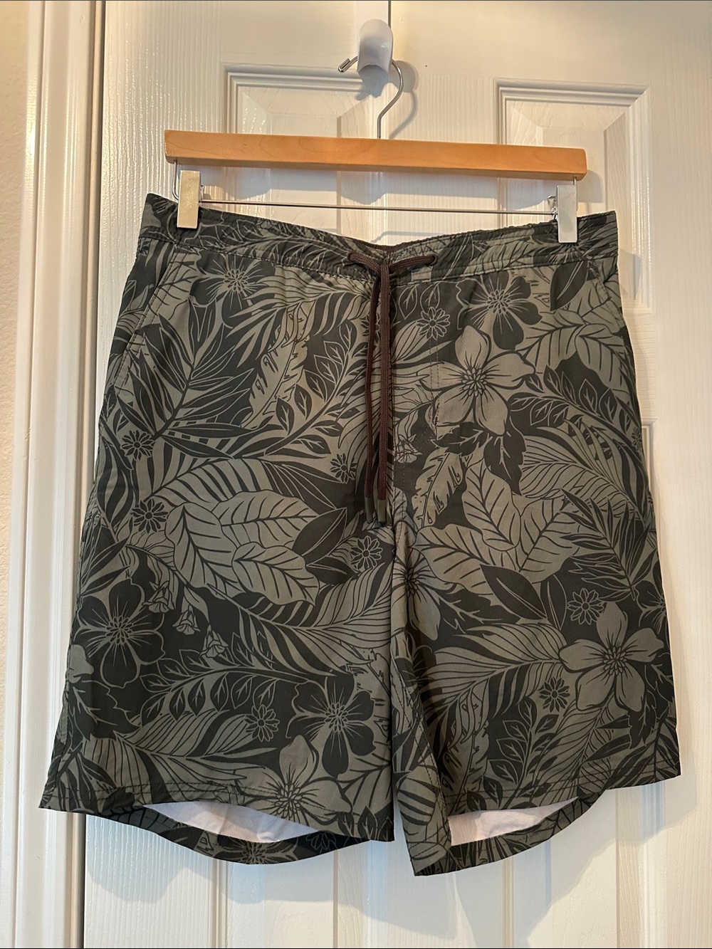 Kirkland Signature Men’s Olive Green Tropical Floral Swim Shorts